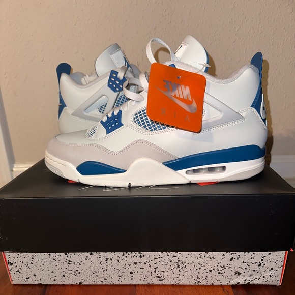 Nike Men’s' White & Blue Retro 4 Basketball Sneakers